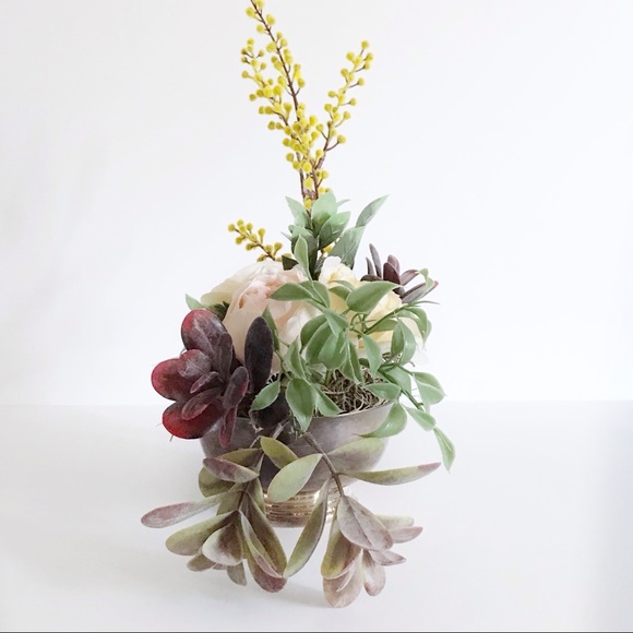 Luxury Faux Floral Display - Picture 3 of 7